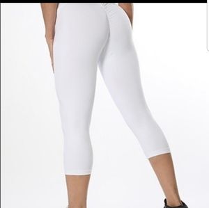 Celestia Bodiez Scrunch Booty Capris activewear